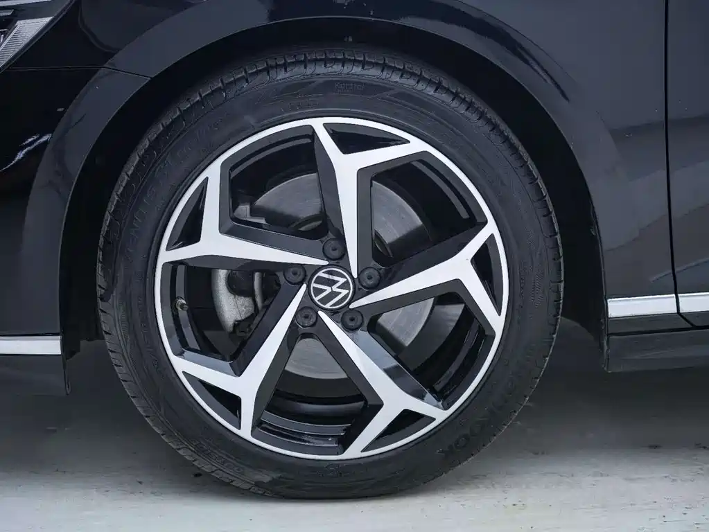 Volkswagen Magotan 2023 2 Million Units Anniversary Edition 330TSI DSG Luxury Model 2023 - thumbnail 10