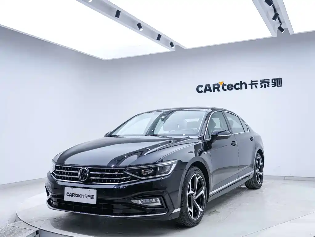 Volkswagen Magotan 2023 2 Million Units Anniversary Edition 330TSI DSG Luxury Model 2023 - thumbnail 11