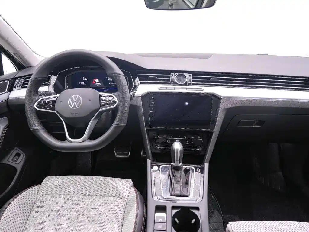 Volkswagen Magotan 2023 2 Million Units Anniversary Edition 330TSI DSG Luxury Model 2023 - thumbnail 15