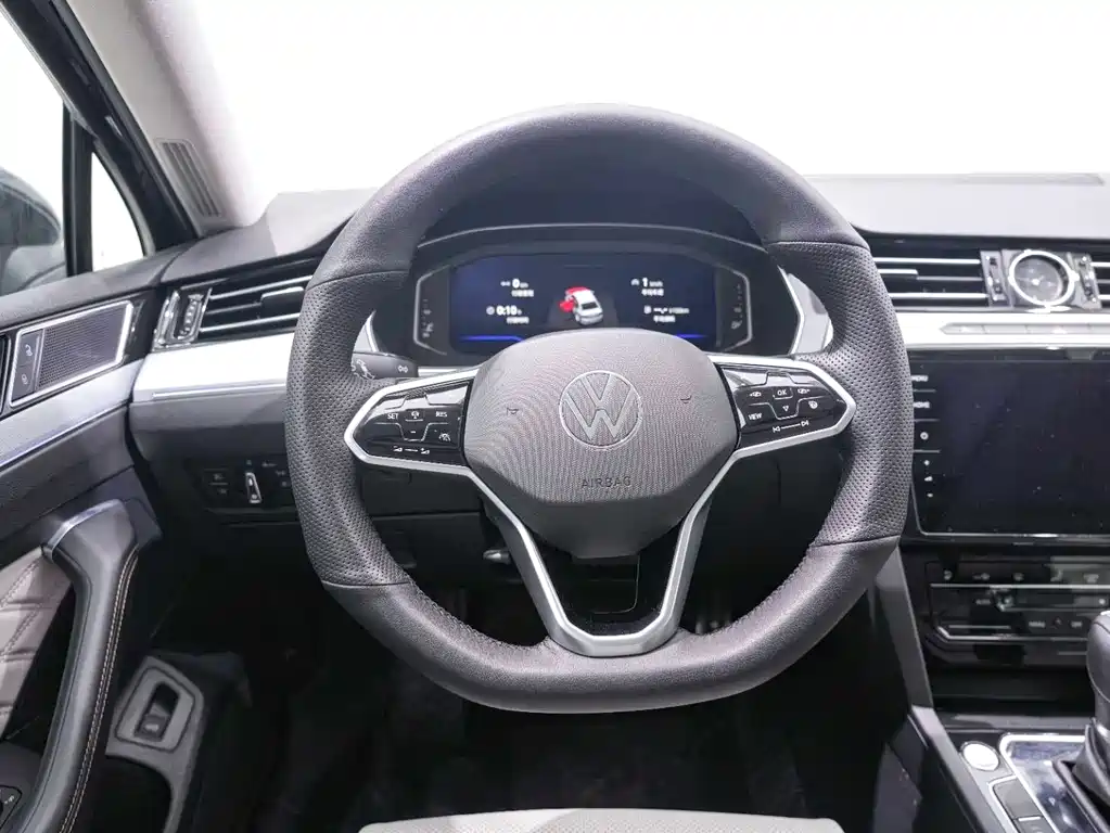 Volkswagen Magotan 2023 2 Million Units Anniversary Edition 330TSI DSG Luxury Model 2023 - thumbnail 16
