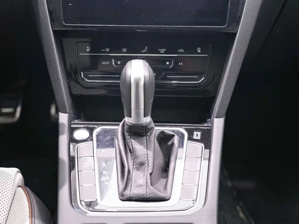 Volkswagen Magotan 2023 2 Million Units Anniversary Edition 330TSI DSG Luxury Model 2023 - thumbnail 17