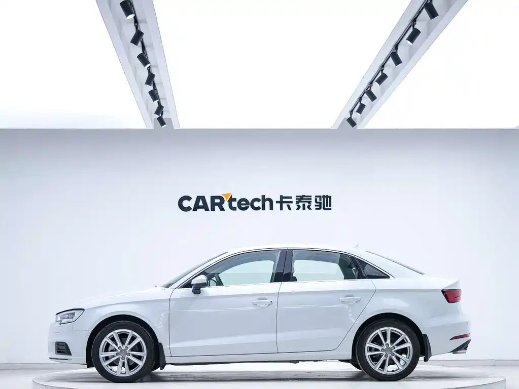 Audi Audi A3 2018 30th Anniversary Edition Limousine 35 TFSI Progressive 2018 - thumbnail 2