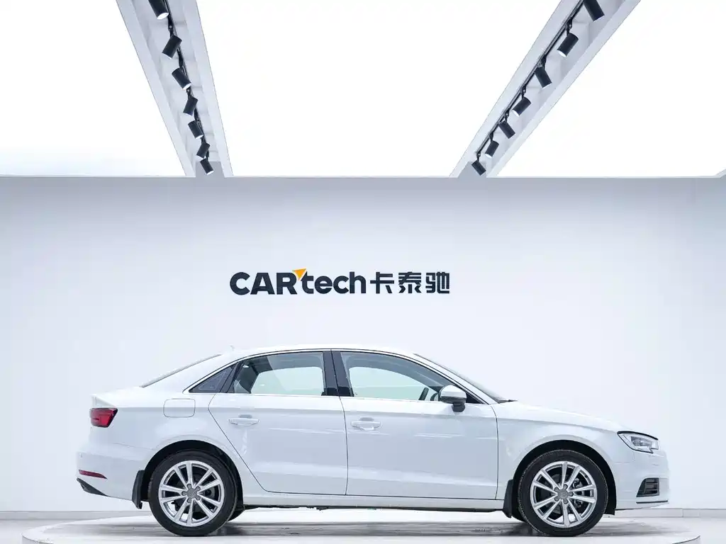 Audi Audi A3 2018 30th Anniversary Edition Limousine 35 TFSI Progressive 2018 - thumbnail 6