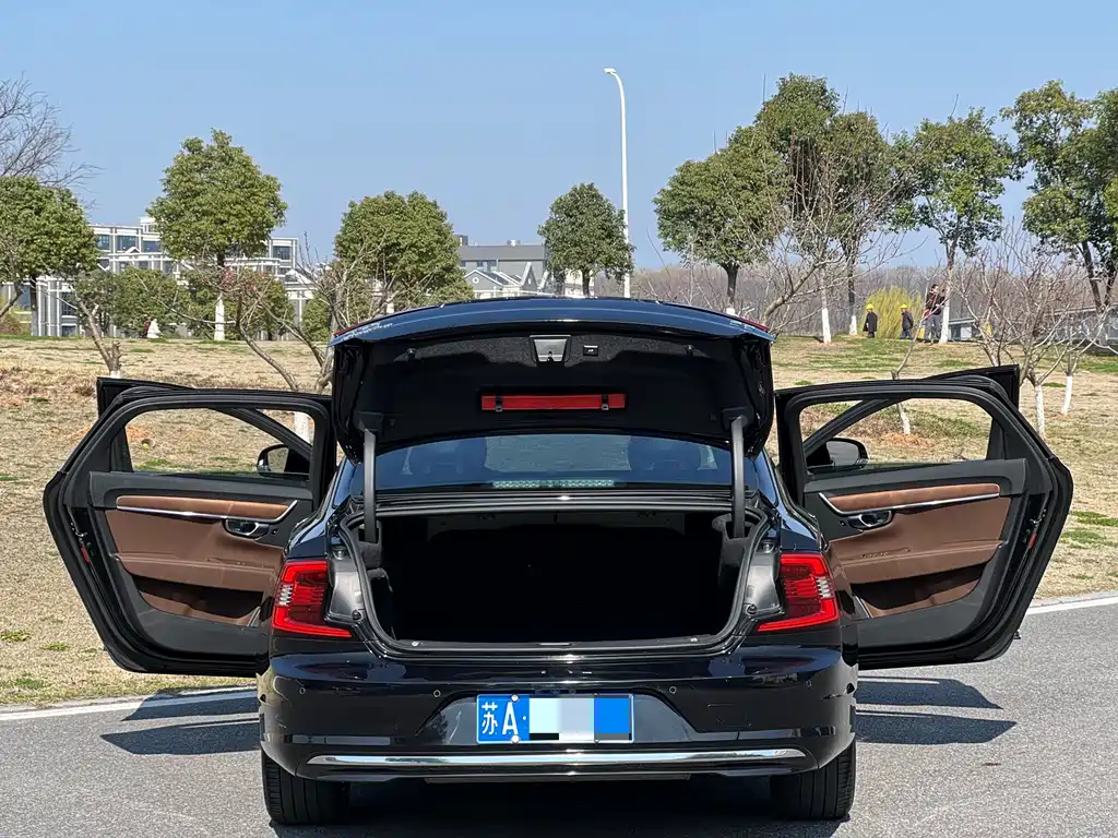 Volvo Volvo S90 2021 B5 Momentum Luxury Edition 2021 - thumbnail 8