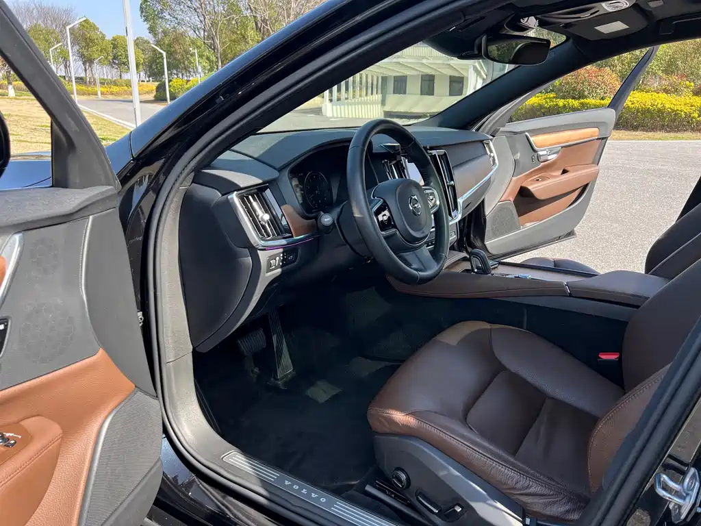 Volvo Volvo S90 2021 B5 Momentum Luxury Edition 2021 - thumbnail 10