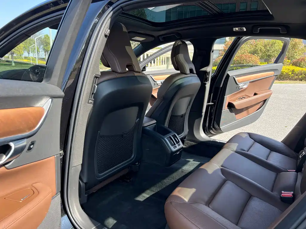 Volvo Volvo S90 2021 B5 Momentum Luxury Edition 2021 - thumbnail 11