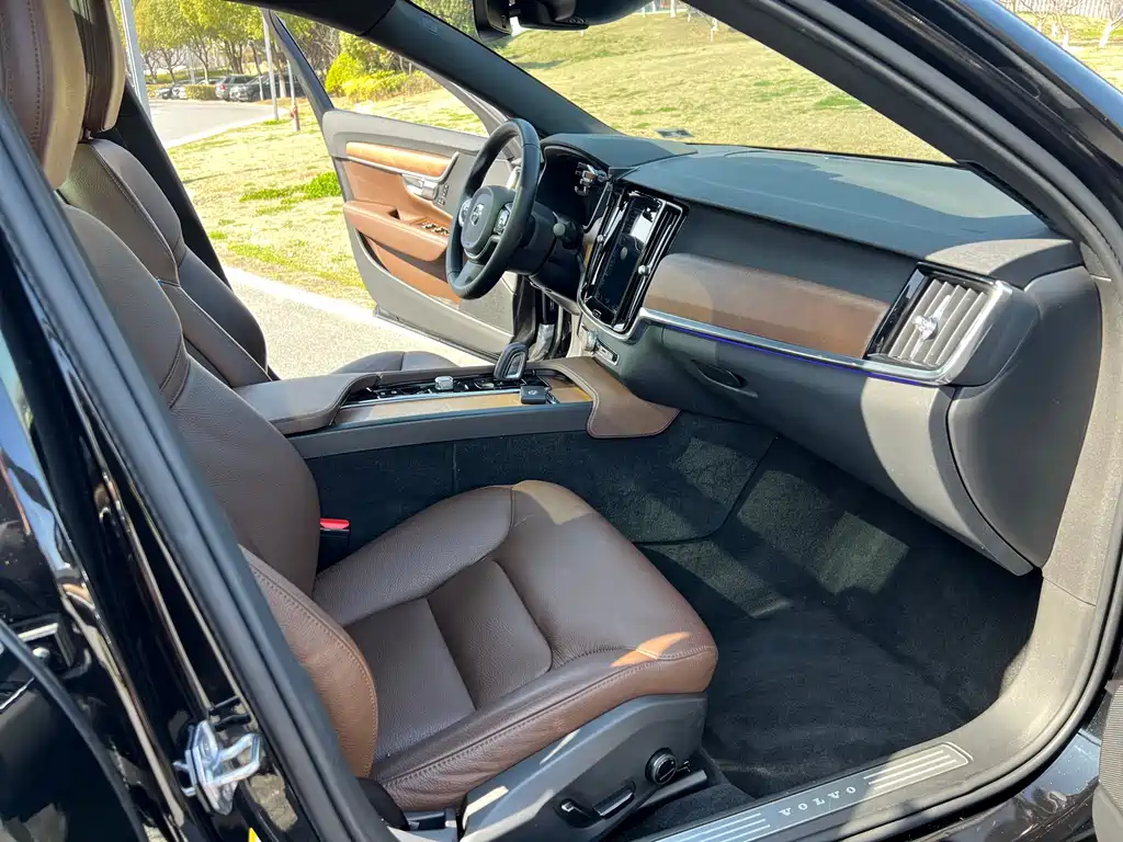 Volvo Volvo S90 2021 B5 Momentum Luxury Edition 2021 - thumbnail 13