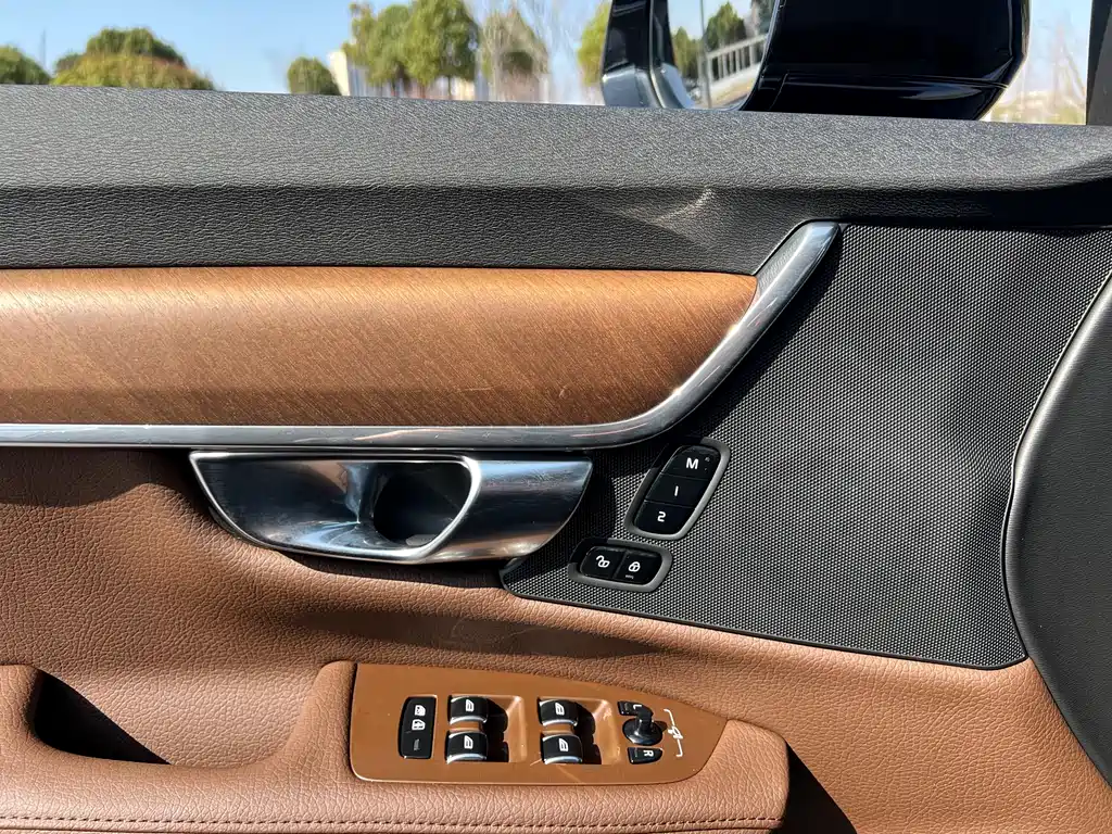 Volvo Volvo S90 2021 B5 Momentum Luxury Edition 2021 - thumbnail 19