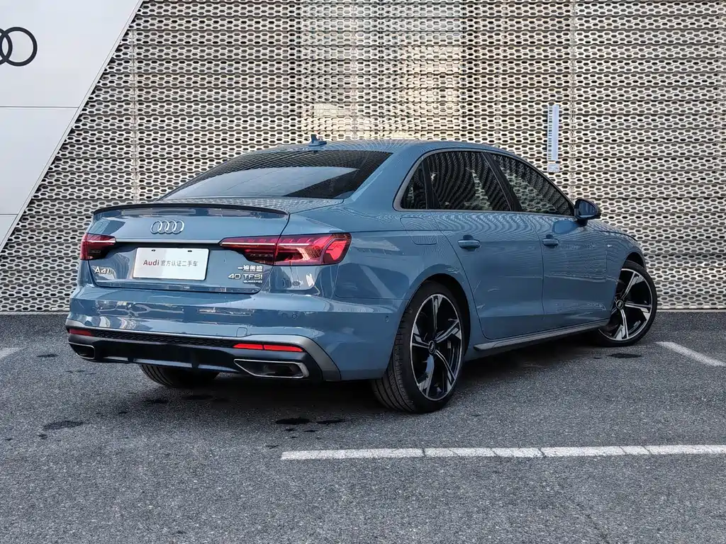 Audi Audi A4L 2022 40 TFSI quattro RS Sport Package 2022 - thumbnail 4