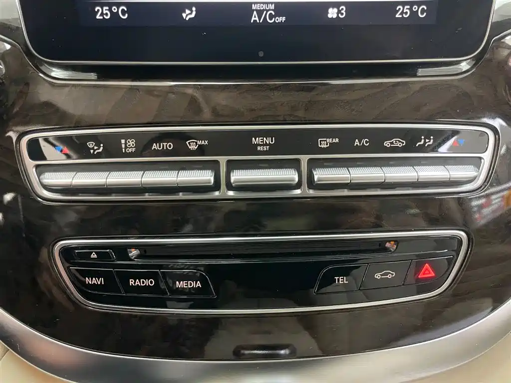 Mercedes-Benz Mercedes-Benz V-Class 2018 V 260 L Exclusive Long Wheelbase Edition Euro VI 2019 - thumbnail 28