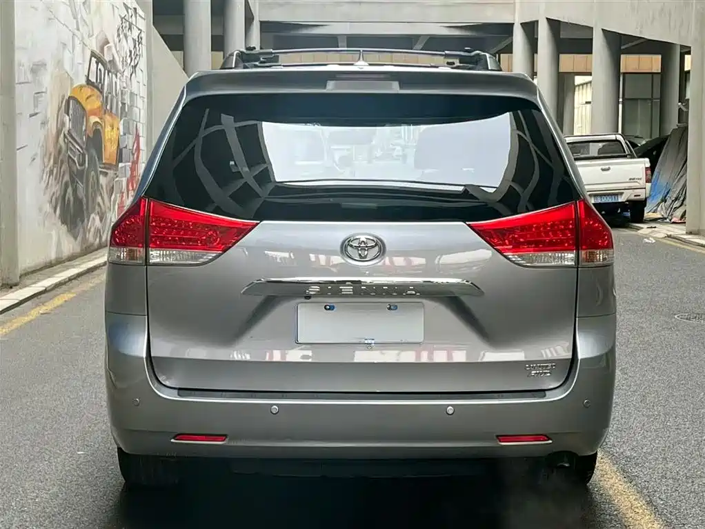 Toyota Toyota Sienna 2011 3.5L AWD Automatic 2012 - thumbnail 3