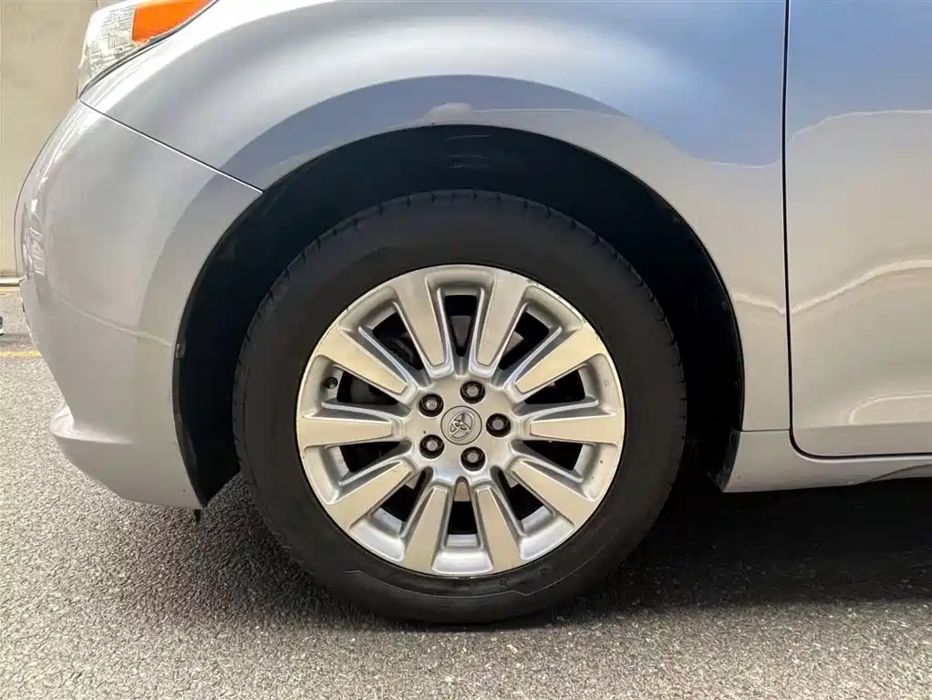 Toyota Toyota Sienna 2011 3.5L AWD Automatic 2012 - thumbnail 5