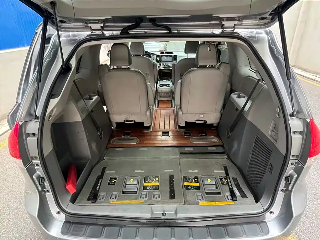 Toyota Toyota Sienna 2011 3.5L AWD Automatic 2012 - thumbnail 7