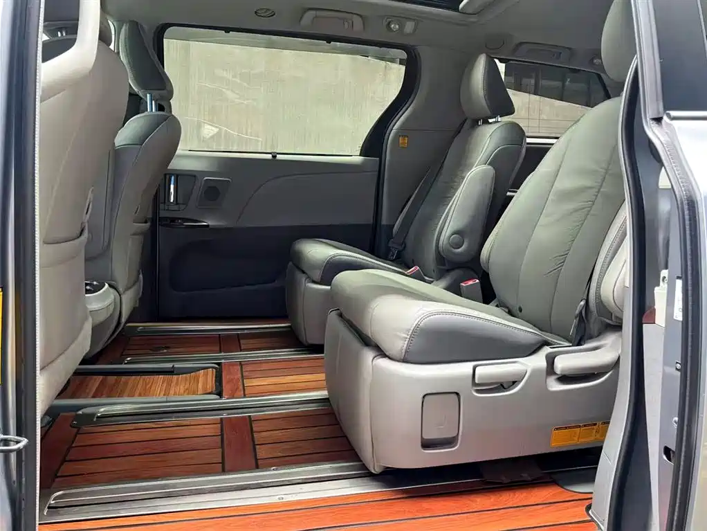 Toyota Toyota Sienna 2011 3.5L AWD Automatic 2012 - thumbnail 9
