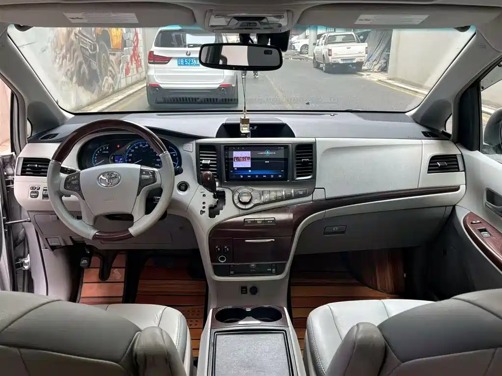 Toyota Toyota Sienna 2011 3.5L AWD Automatic 2012 - thumbnail 10