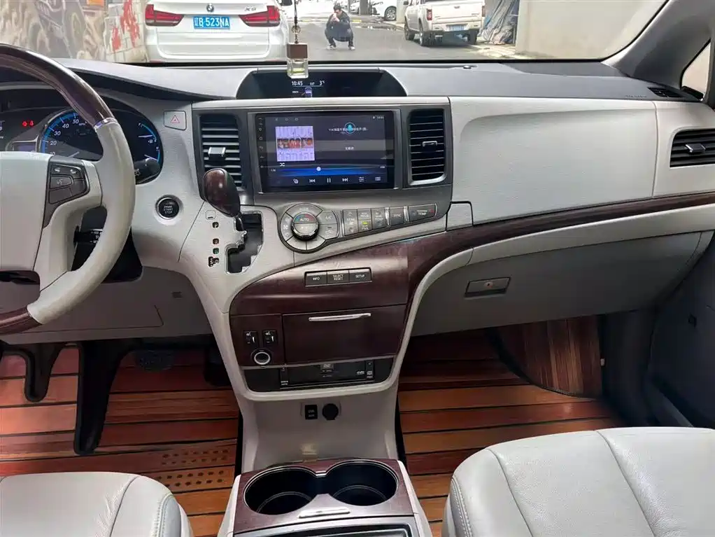Toyota Toyota Sienna 2011 3.5L AWD Automatic 2012 - thumbnail 11