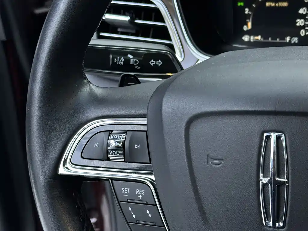 Lincoln Lincoln Continental 2018 2.0T FWD Select Version 2018 - thumbnail 4