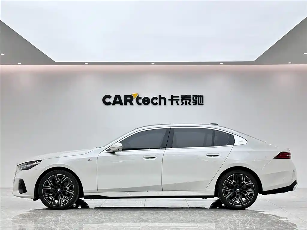 BMW BMW 5 Series 2024 530Li Premium M Sport Package 2024 - thumbnail 2