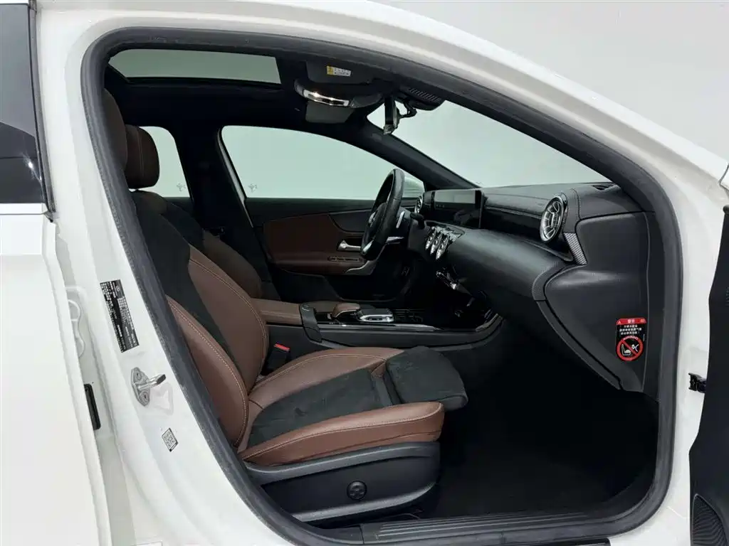 Mercedes-Benz Mercedes-Benz A-Class 2020 A 200 L Sport Sedan 2020 - thumbnail 19