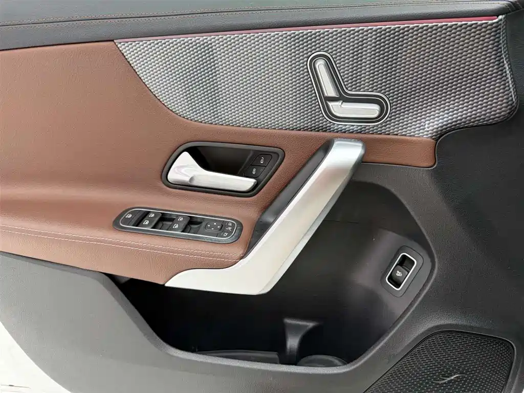 Mercedes-Benz Mercedes-Benz A-Class 2020 A 200 L Sport Sedan 2020 - thumbnail 21