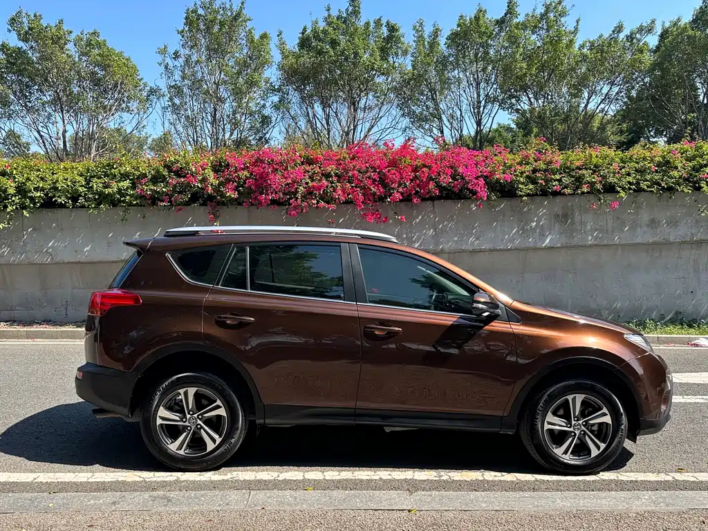 Toyota RAV4 2015 2.0L CVT 2WD Fashion Edition 2016 - thumbnail 4