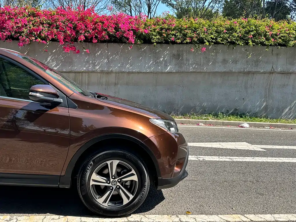 Toyota RAV4 2015 2.0L CVT 2WD Fashion Edition 2016 - thumbnail 5