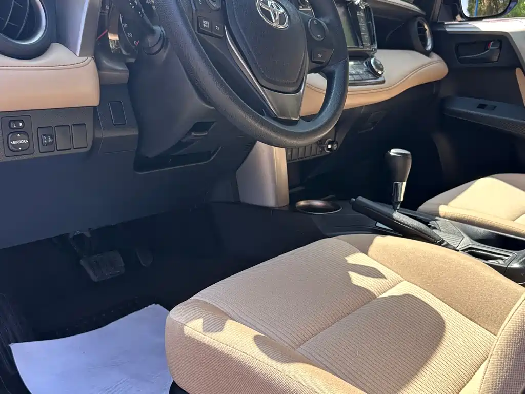 Toyota RAV4 2015 2.0L CVT 2WD Fashion Edition 2016 - thumbnail 8