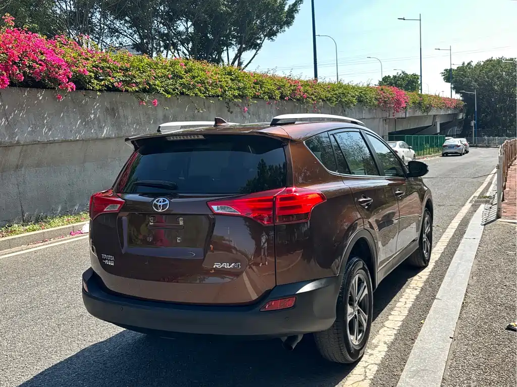 Toyota RAV4 2015 2.0L CVT 2WD Fashion Edition 2016 - thumbnail 29