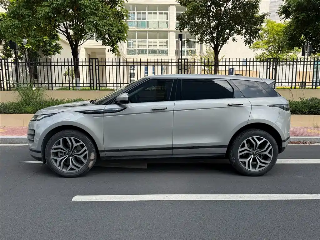Land Rover Range Rover Evoque 2022 L 249PS R-Dynamic Luxury Edition 2023 - thumbnail 3