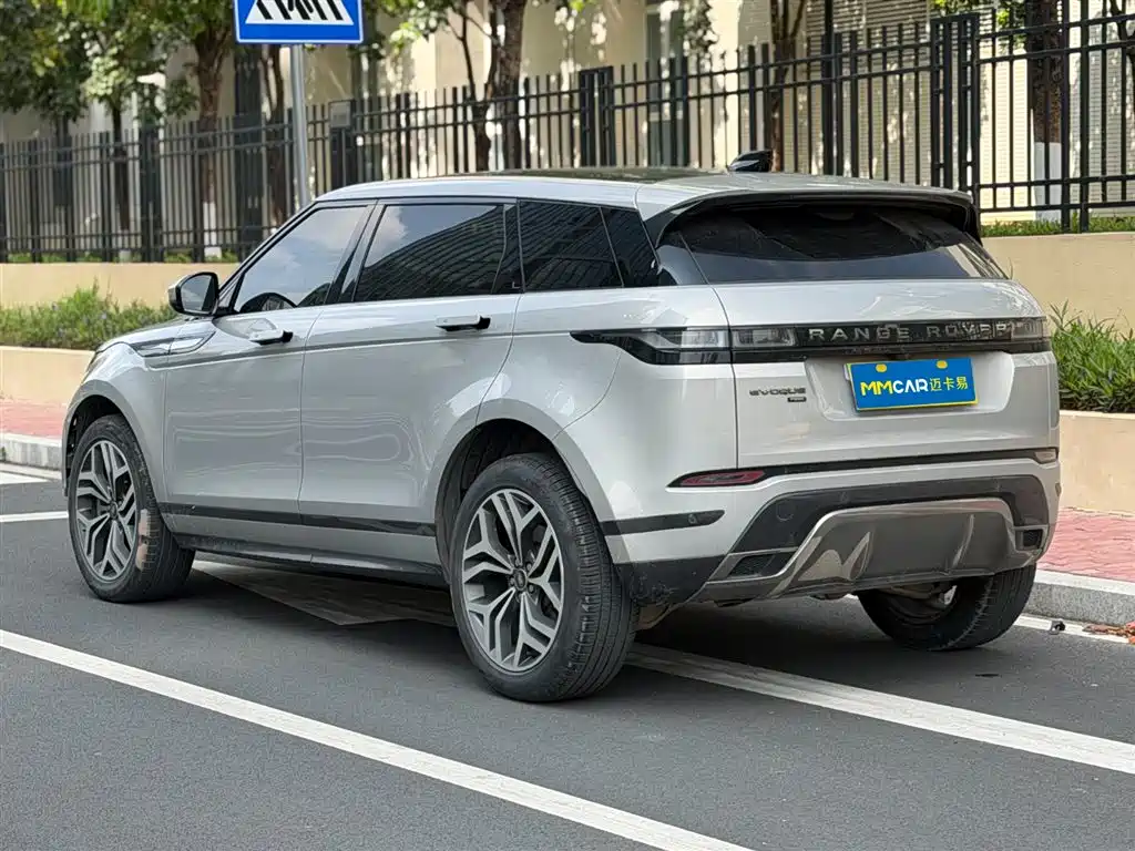 Land Rover Range Rover Evoque 2022 L 249PS R-Dynamic Luxury Edition 2023 - thumbnail 4