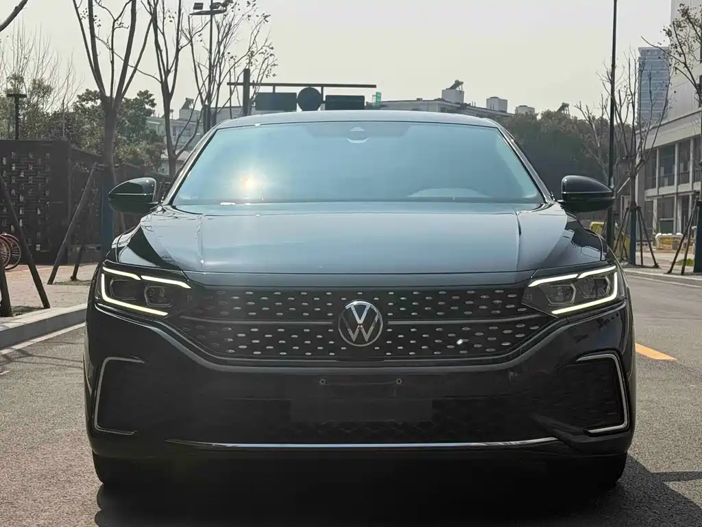Volkswagen Volkswagen Passat 2022 330TSI Luxury Starry Sky Edition 2021 - thumbnail 2