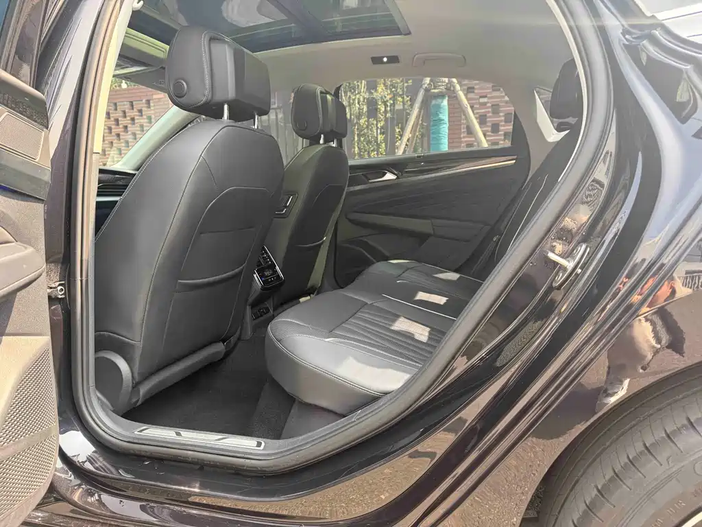 Volkswagen Volkswagen Passat 2022 330TSI Luxury Starry Sky Edition 2021 - thumbnail 10