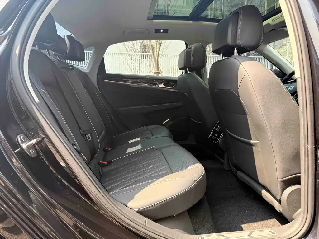 Volkswagen Volkswagen Passat 2022 330TSI Luxury Starry Sky Edition 2021 - thumbnail 12