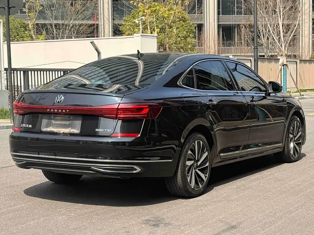 Volkswagen Volkswagen Passat 2022 330TSI Luxury Starry Sky Edition 2021 - thumbnail 15