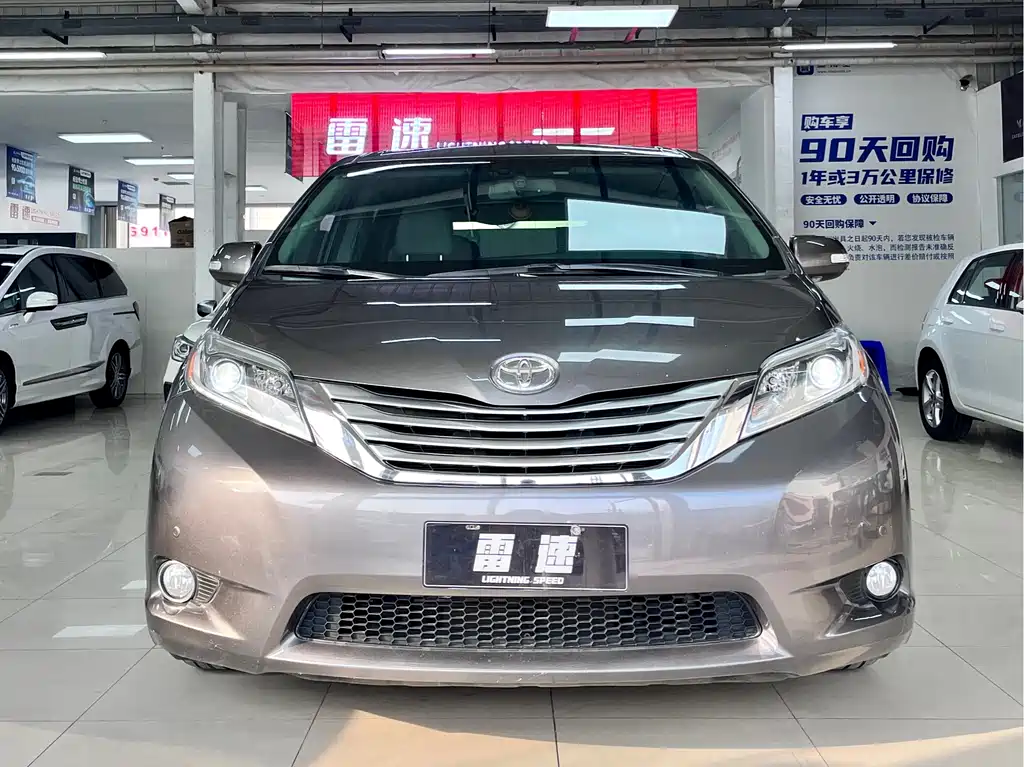Toyota Toyota Sienna 2015 3.5L AWD LE 2015 - thumbnail 2
