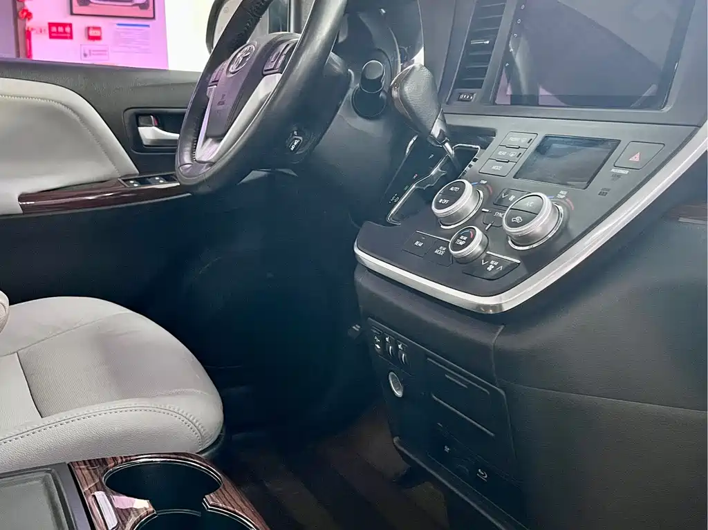Toyota Toyota Sienna 2015 3.5L AWD LE 2015 - thumbnail 7