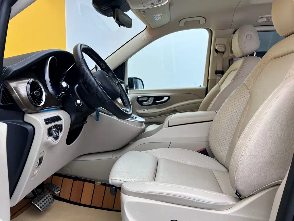 Mercedes-Benz Mercedes-Benz V-Class 2022 V 260 L Long Wheelbase Premium Edition 2023 - thumbnail 3