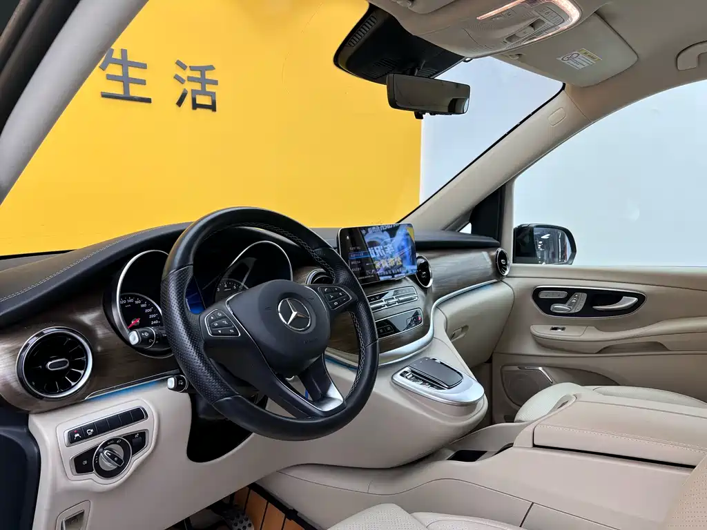 Mercedes-Benz Mercedes-Benz V-Class 2022 V 260 L Long Wheelbase Premium Edition 2023 - thumbnail 4
