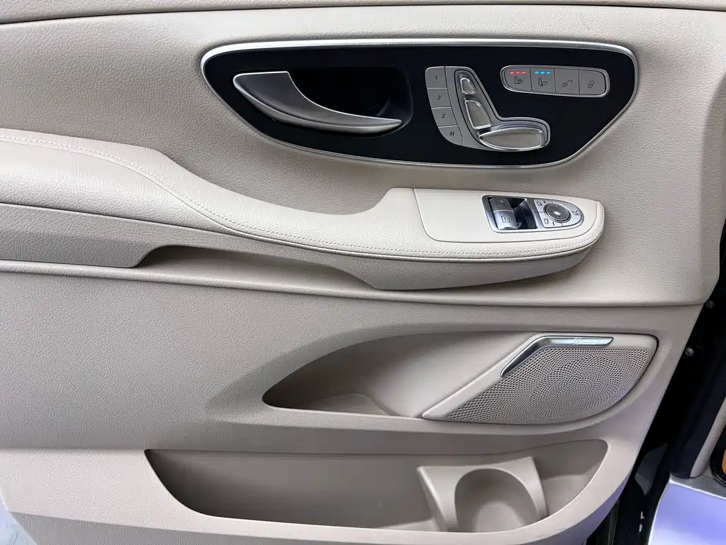 Mercedes-Benz Mercedes-Benz V-Class 2022 V 260 L Long Wheelbase Premium Edition 2023 - thumbnail 5