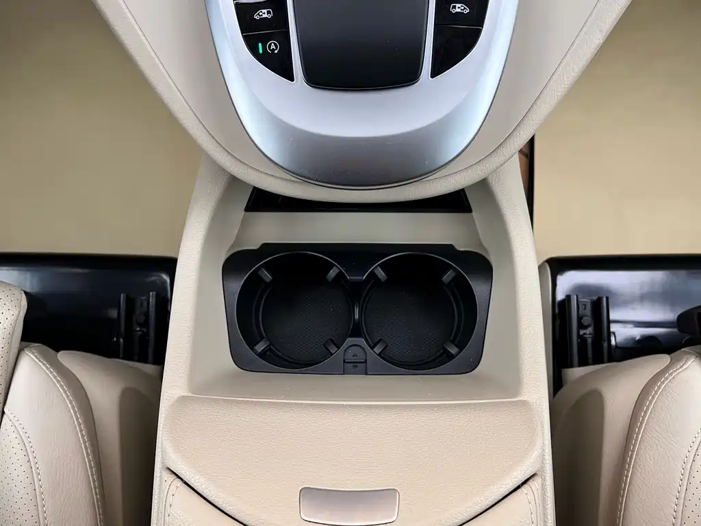 Mercedes-Benz Mercedes-Benz V-Class 2022 V 260 L Long Wheelbase Premium Edition 2023 - thumbnail 28