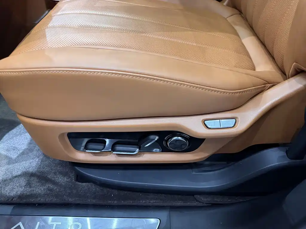 AITO Aito M7 2026 Extended Range Ultra AWD 5-Seat 2025 - thumbnail 9