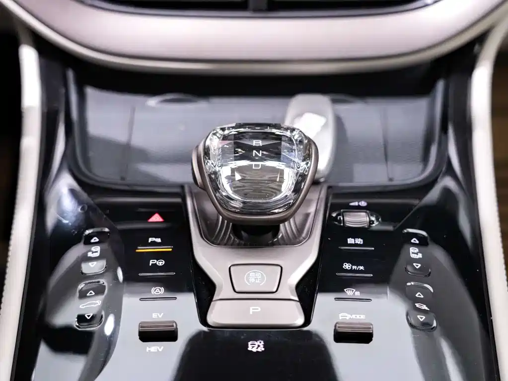 Denza DENZA D9 2022 DM-i 970 AWD Flagship Model 2023 - thumbnail 13