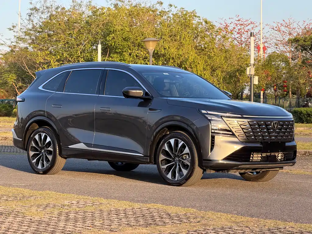 Changan Changan CS75 PLUS 2025 Ultra 2.0T New Blue Whale Qinglei Wind Type 2025 - thumbnail 3