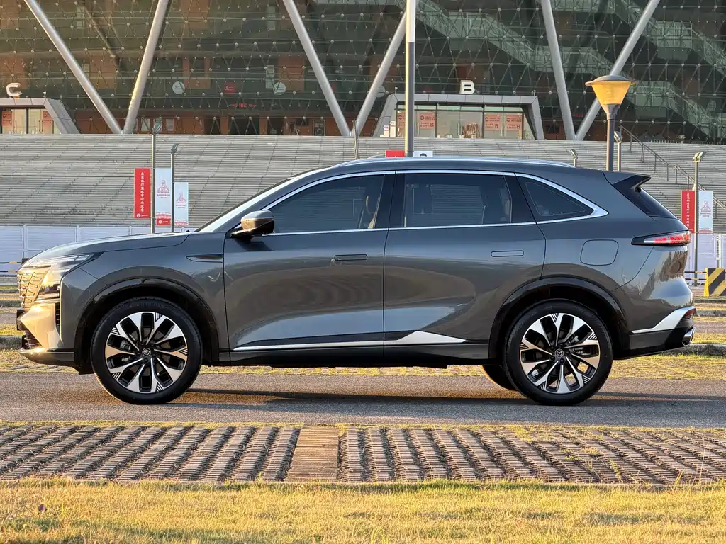 Changan Changan CS75 PLUS 2025 Ultra 2.0T New Blue Whale Qinglei Wind Type 2025 - thumbnail 5