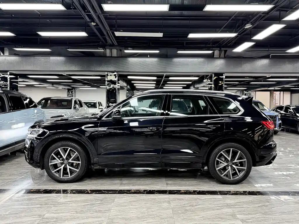 Volkswagen Volkswagen Touareg 2021 3.0TSI R-Line Sport Package 2021 - thumbnail 4