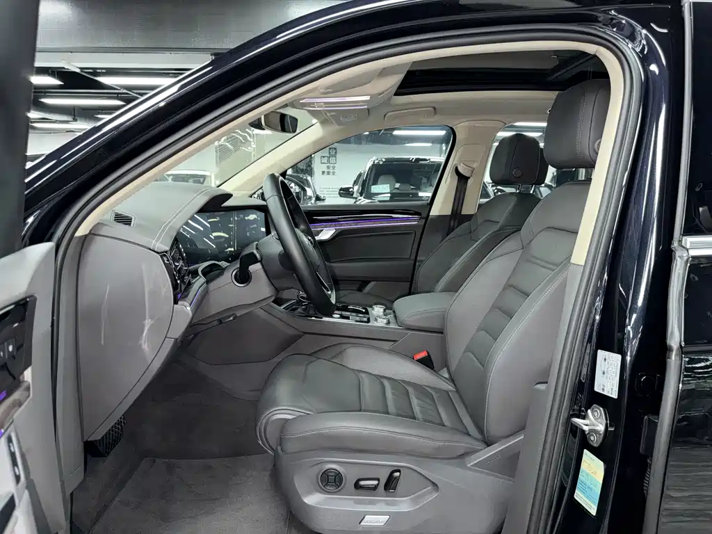 Volkswagen Volkswagen Touareg 2021 3.0TSI R-Line Sport Package 2021 - thumbnail 8