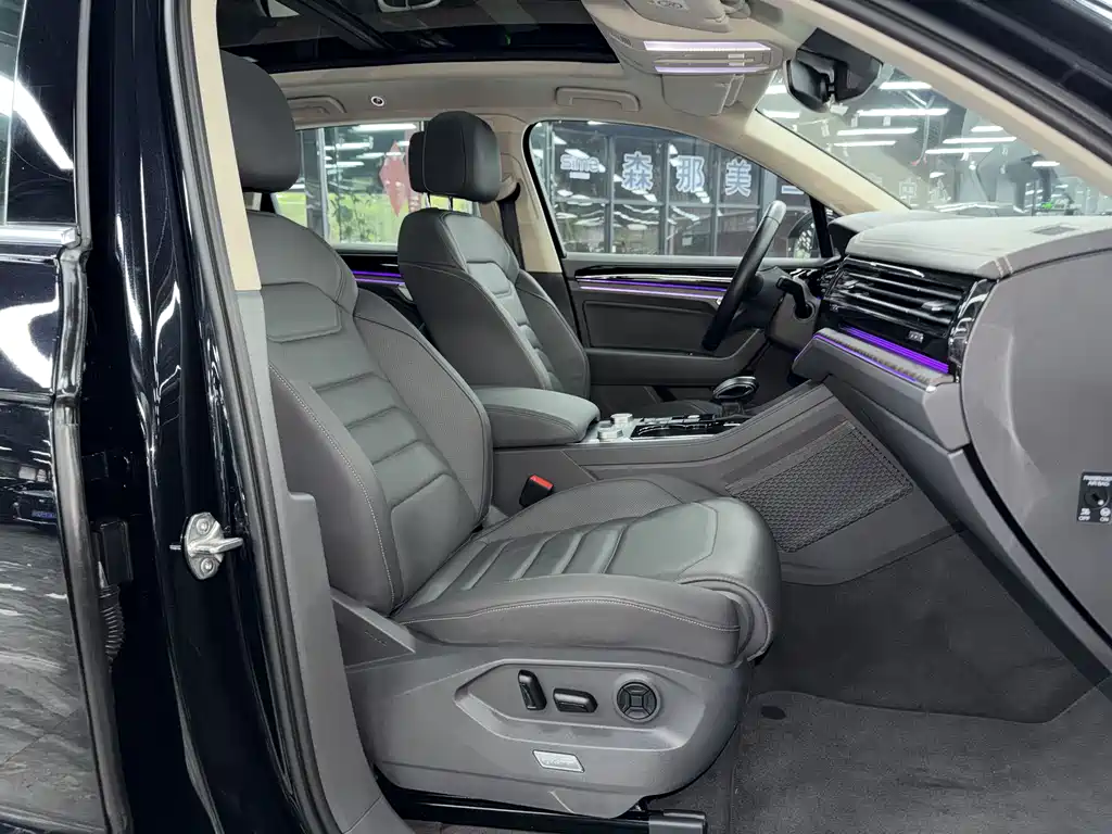 Volkswagen Volkswagen Touareg 2021 3.0TSI R-Line Sport Package 2021 - thumbnail 10