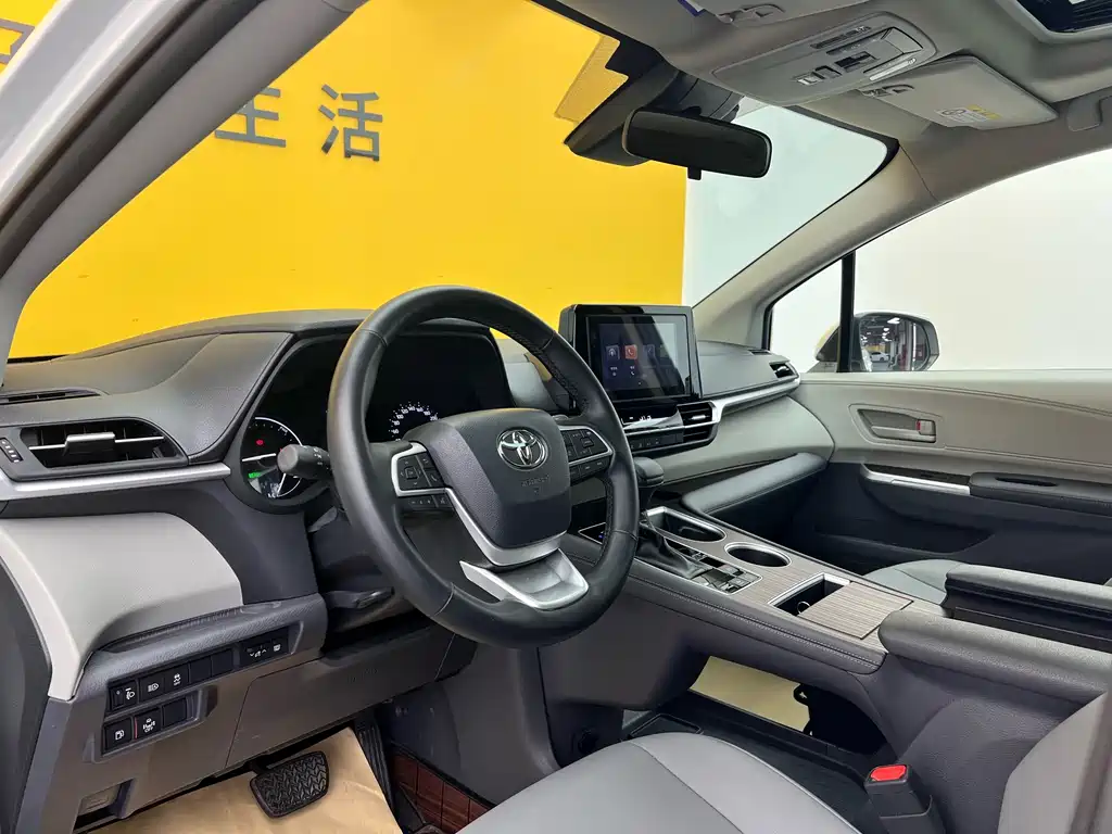 Toyota Toyota Granvia 2023 2.5L Hybrid Comfort Edition 2024 - thumbnail 4