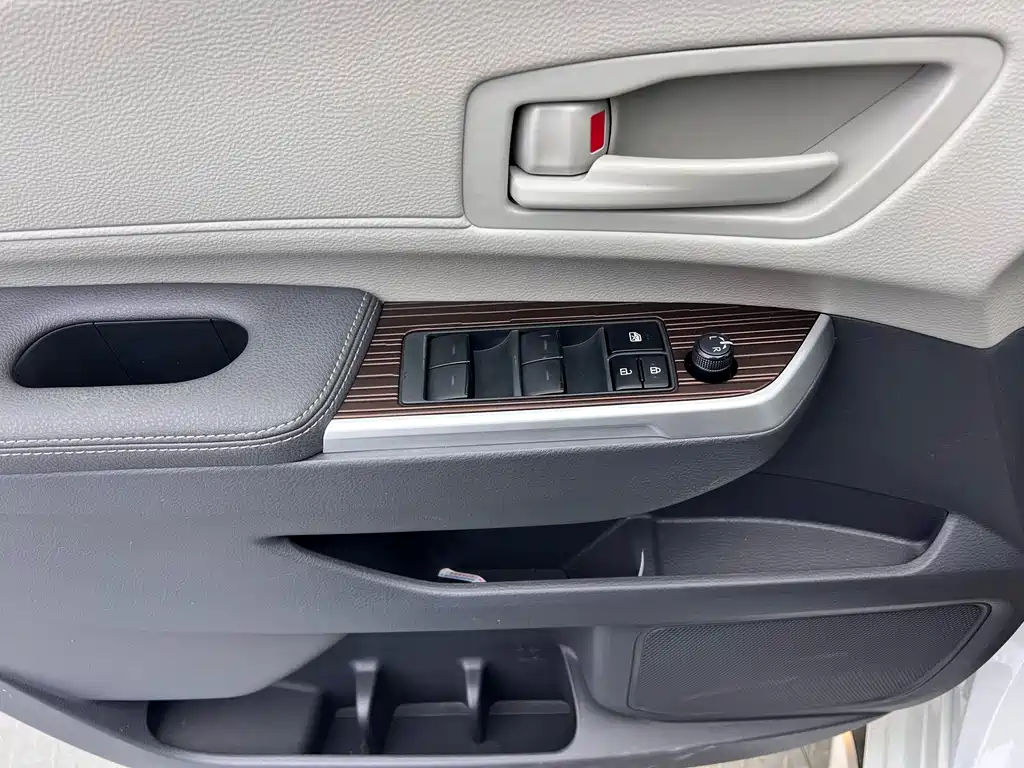 Toyota Toyota Granvia 2023 2.5L Hybrid Comfort Edition 2024 - thumbnail 5