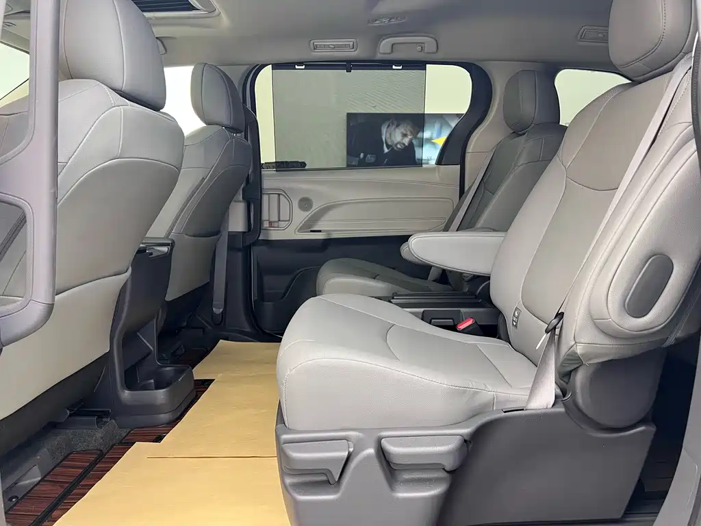 Toyota Toyota Granvia 2023 2.5L Hybrid Comfort Edition 2024 - thumbnail 8
